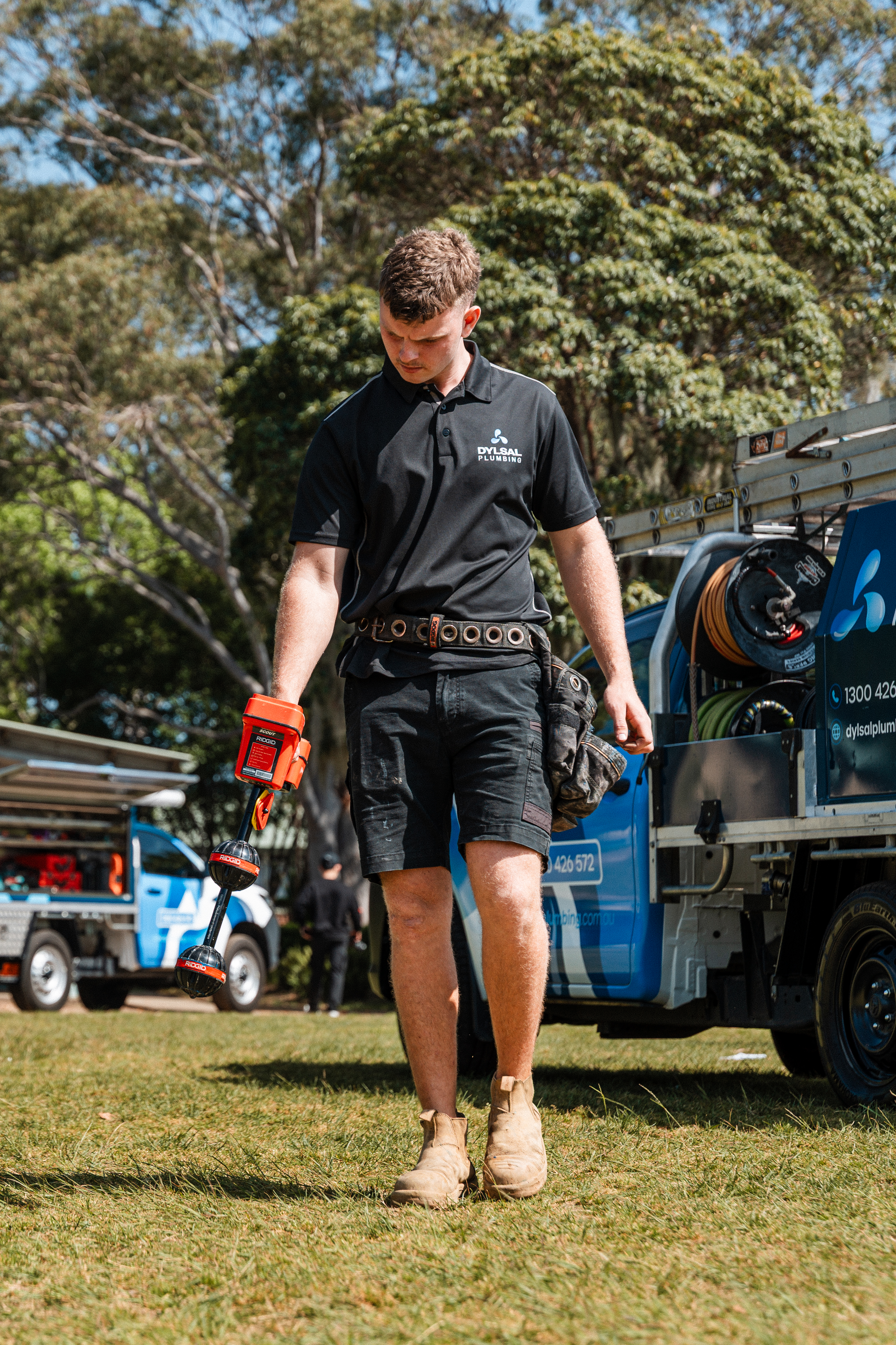 DYLSAL plumber using advanced leak detection equipment